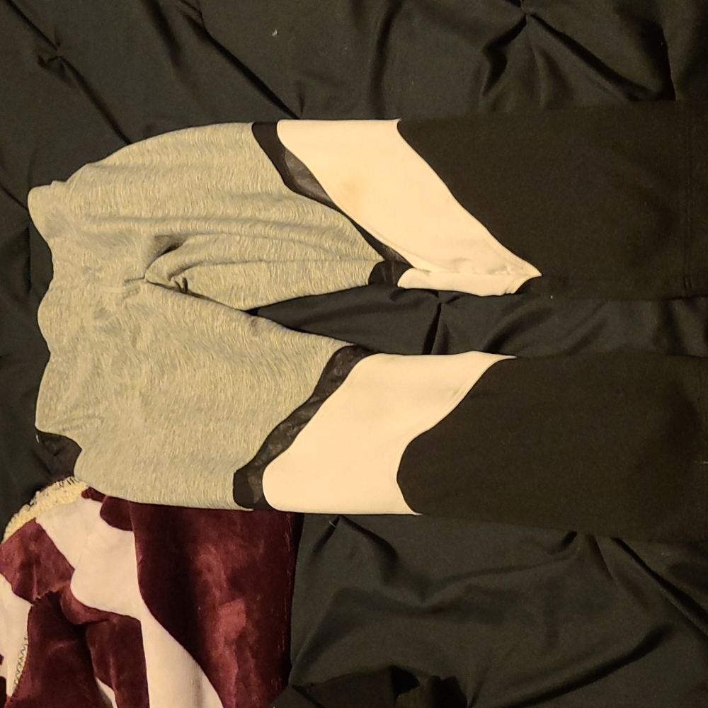 VS PINK ultimate leggings - Picture 2 of 3